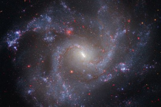 Dai buchi neri supermassicci soffiano venti cosmici che "spengono" le galassie