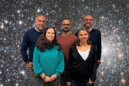 Svelata l’origine delle misteriose vagabonde blu: nascono dall’evoluzione di sistemi stellari binari