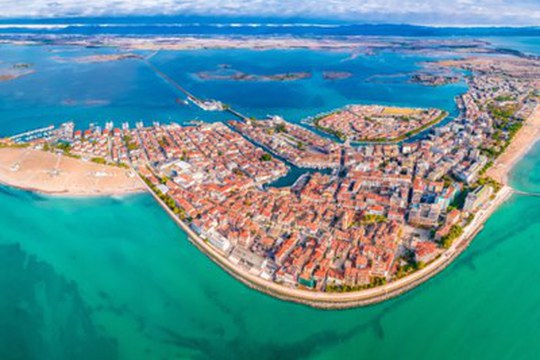 Tre antiche palizzate scoperte a Grado raccontano le variazioni del livello del mare negli ultimi millenni Tre antiche palizzate scoperte a Grado raccontano le variazioni del livello del mare negli ultimi millenni