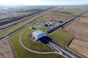 Foto: L’edificio centrale di Virgo, da dove partono i due bracci di 3 km